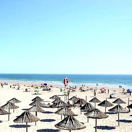 Holiday home Aroeira House *